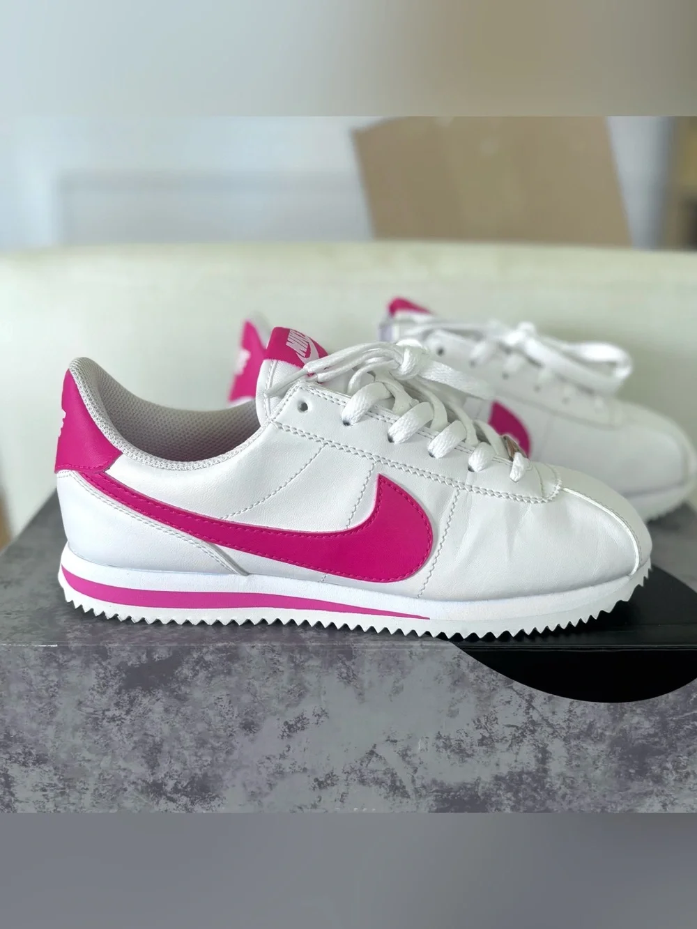 Nike Cortez White Active Fuchsia Pink GS 6Y Womens 7.5 Sneakers 904764-109